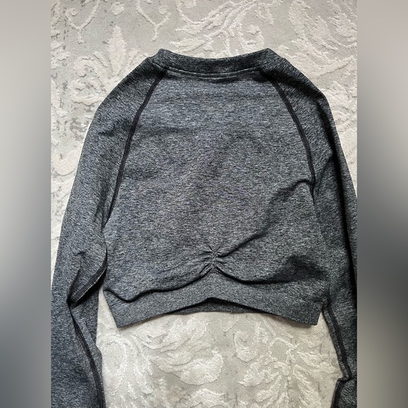 Gymshark Adapt Mark Seamless Long sleeve in colour black/grey - Picture 4 of 4